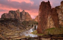 Smith Rock State Park at sunset - Oregon