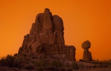Balanced Rock - Arches Park - Utah